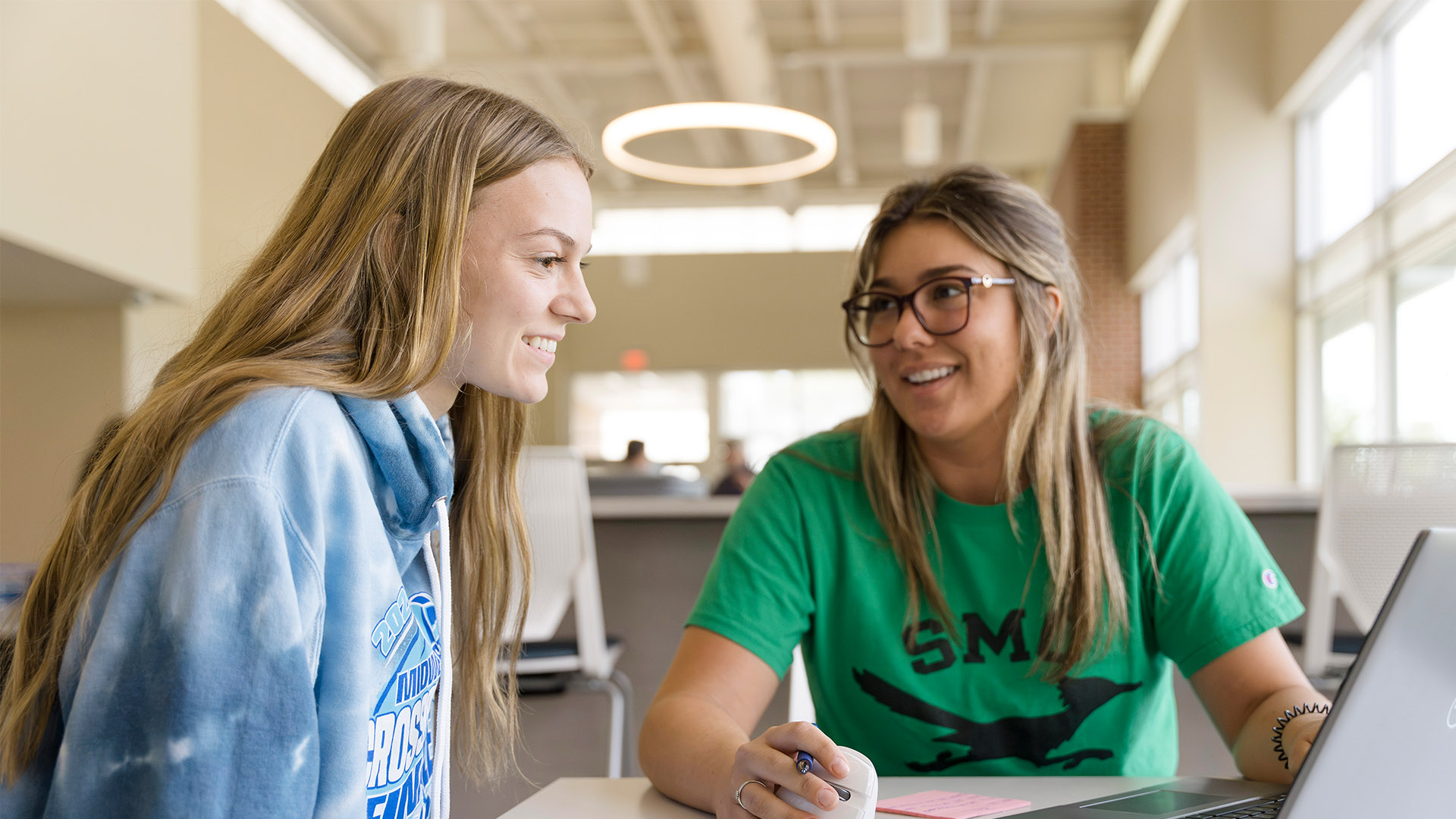 In additional group sessions, students get one-on-one time with SMC advisors during New Student Orientation.